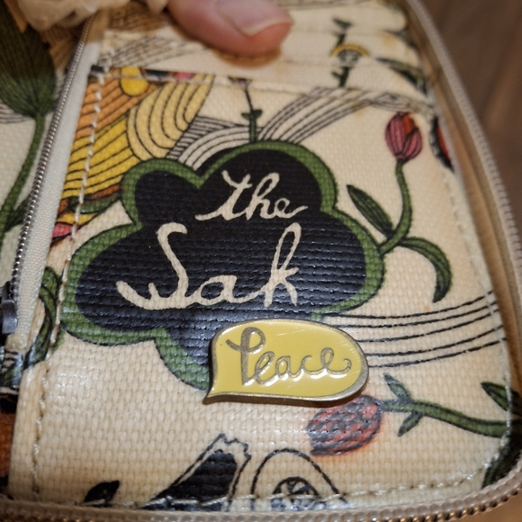 The Sakroots Peace Crossbody Wallet. - Picture 8 of 15